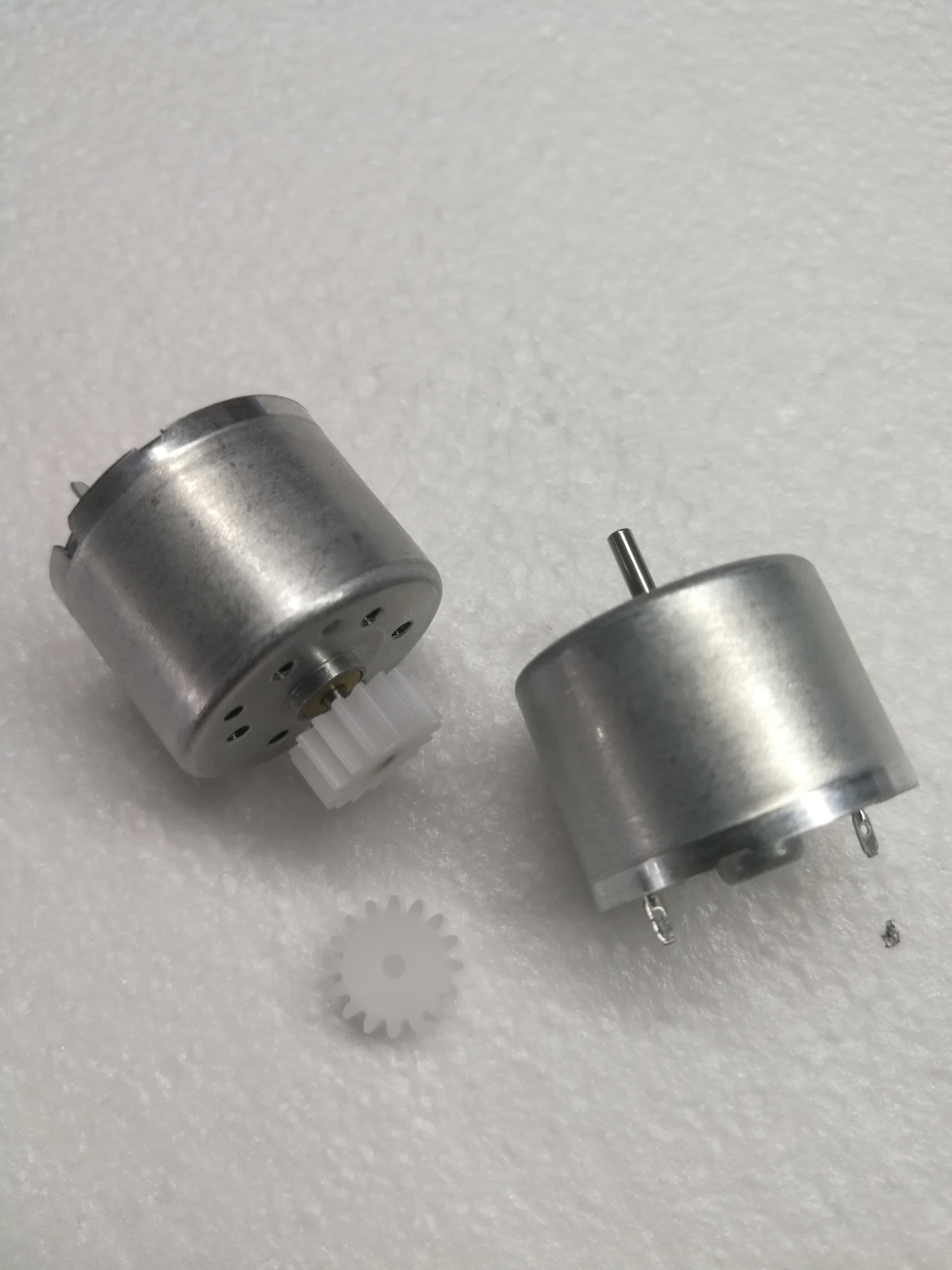 电刷弹簧在直流电机中的作用有哪些？深圳直流电机电机厂家为您揭秘